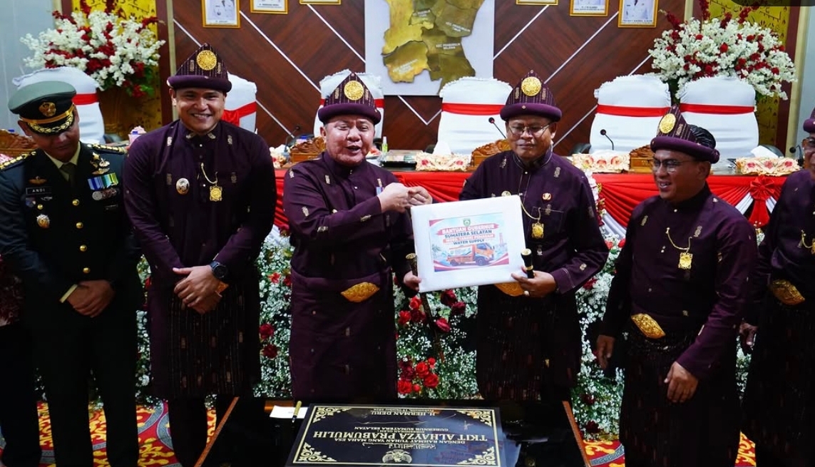 Kado HUT ke-25 Prabumulih, Herman Deru Hadiahkan Satu Unit Mobil Damkar