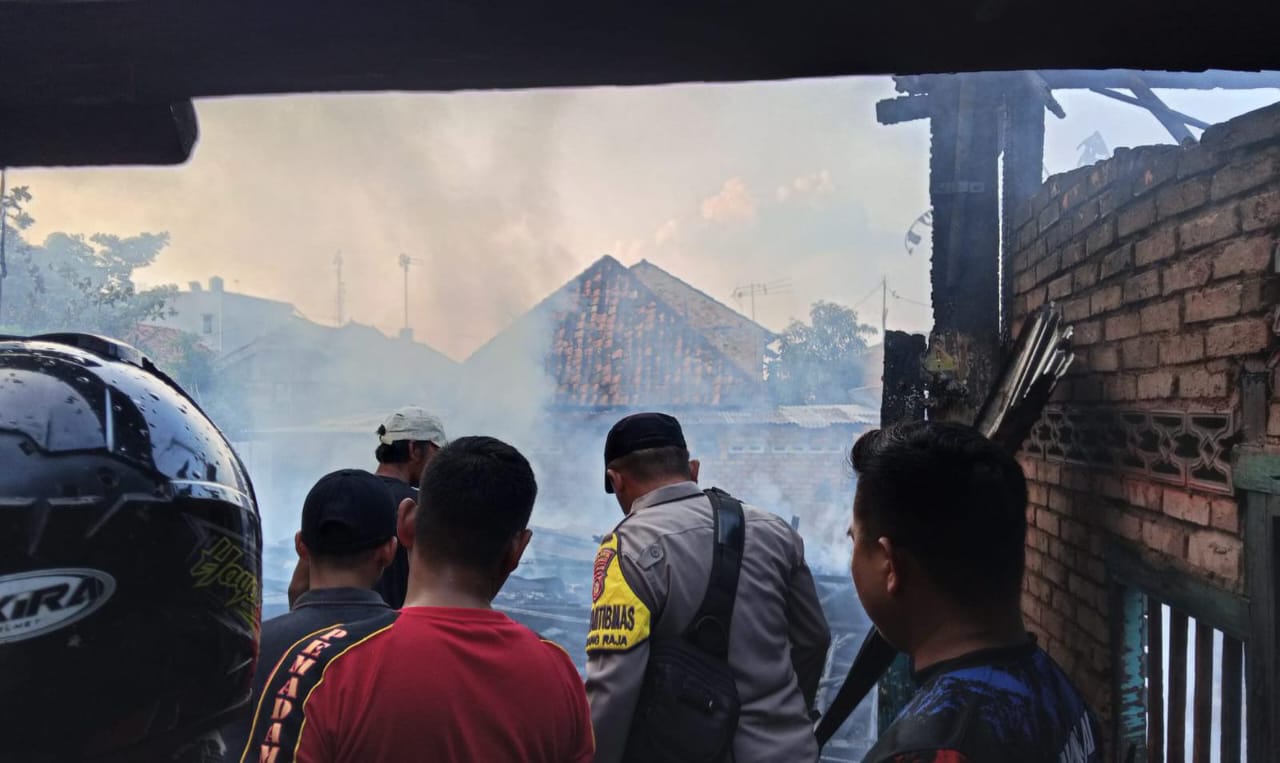 Kebakaran Hebat di Karang Raja, Rumah Panggung Ludes Dilalap Api