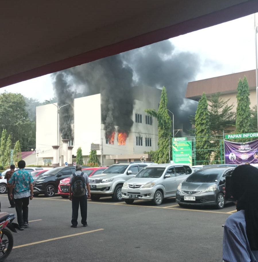 Gedung di Politeknik Negeri Sriwijaya Bukit Besar Terbakar, Anak-anak Diduga Jadi Penyebab