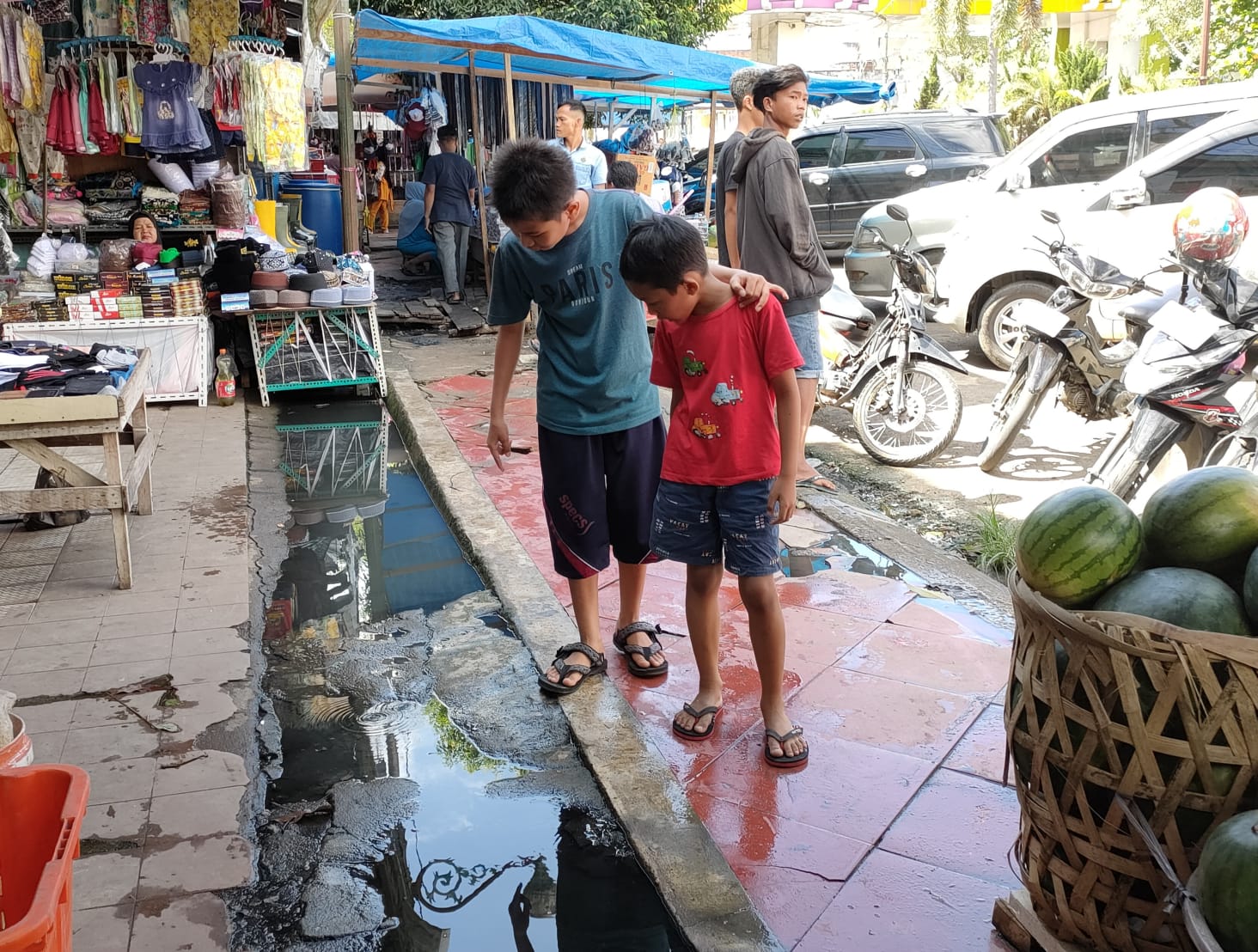 Becek dan Jorok, Drainase Pasar Prabumulih Dikeluhkan, Ridho Yahya Intruksikan Dinas PU ke Lokasi