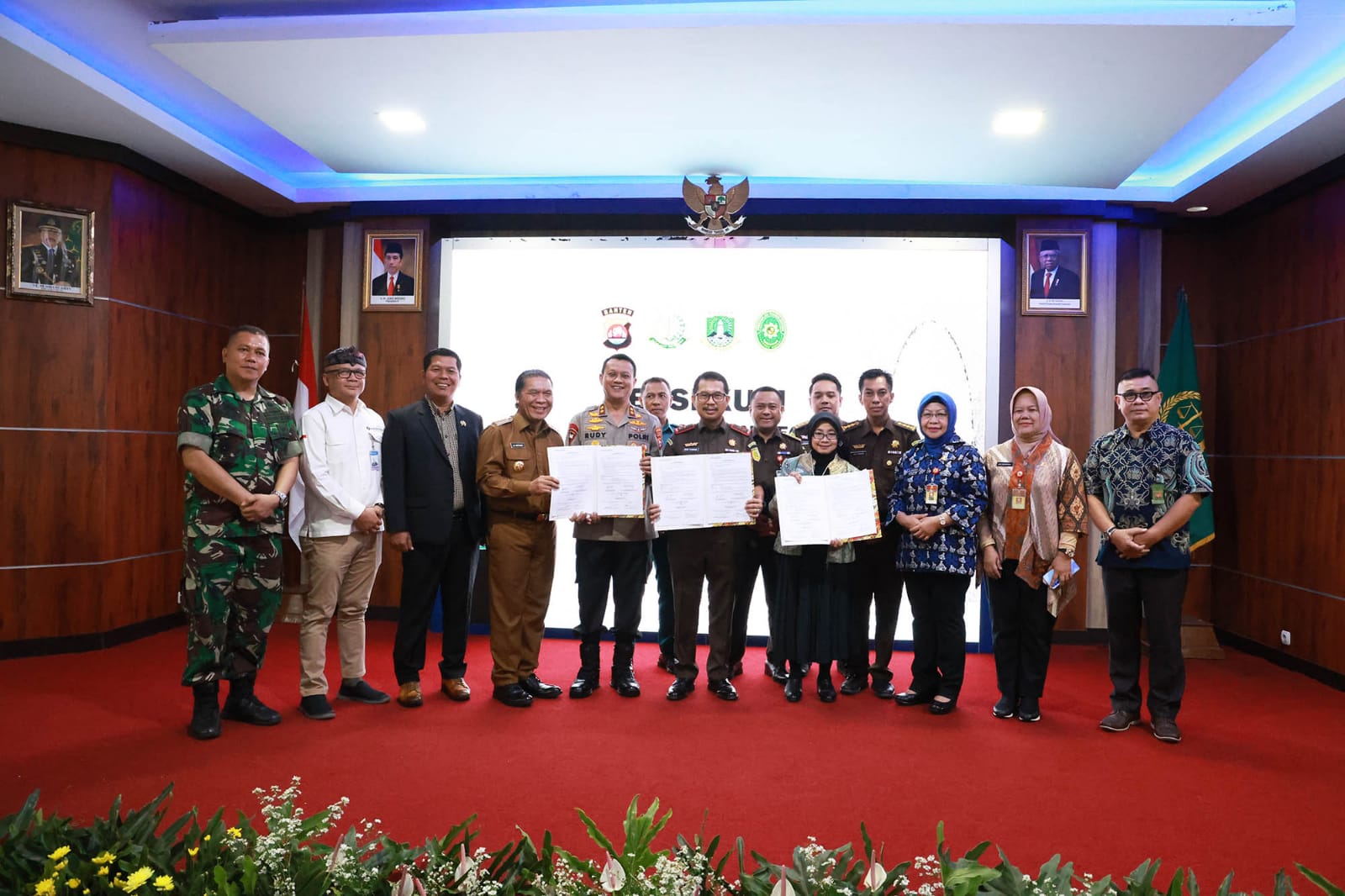 Kajati Banten Serahkan 57 Ton Beras Kepada Pemprov Banten