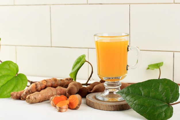 7 Jamu Tradisional Ini Bikin Kulitmu Glowing dan Awet Muda Alami