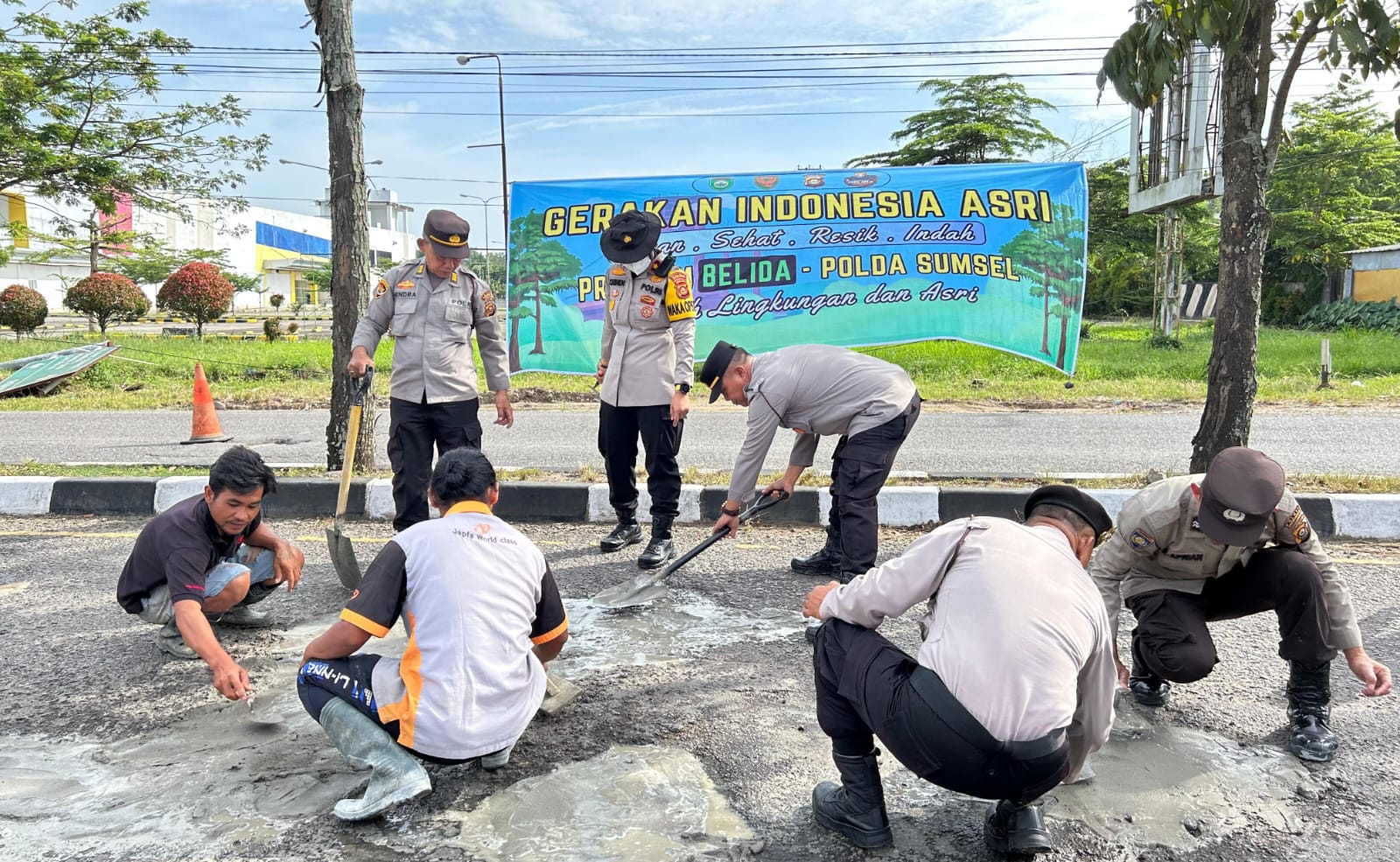 Aksi Nyata Program BELIDA: 60 Personel Turun Perbaiki Jalan Lingkar Prabumulih