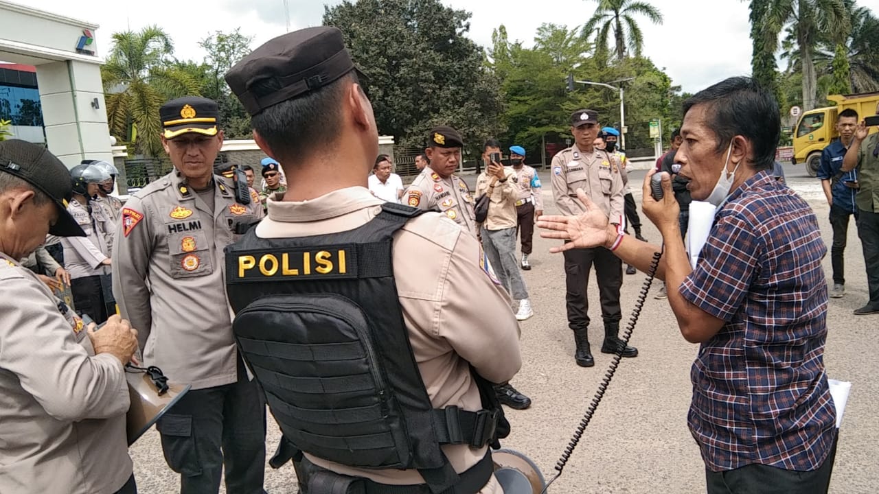 Hadapi Pendemo, Polres Prabumulih Terjunkan 100 Personel  