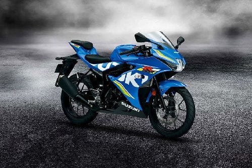 Suzuki GSX R150 vs Yamaha R15 Mana Motor Sport Fairing Terbaik?