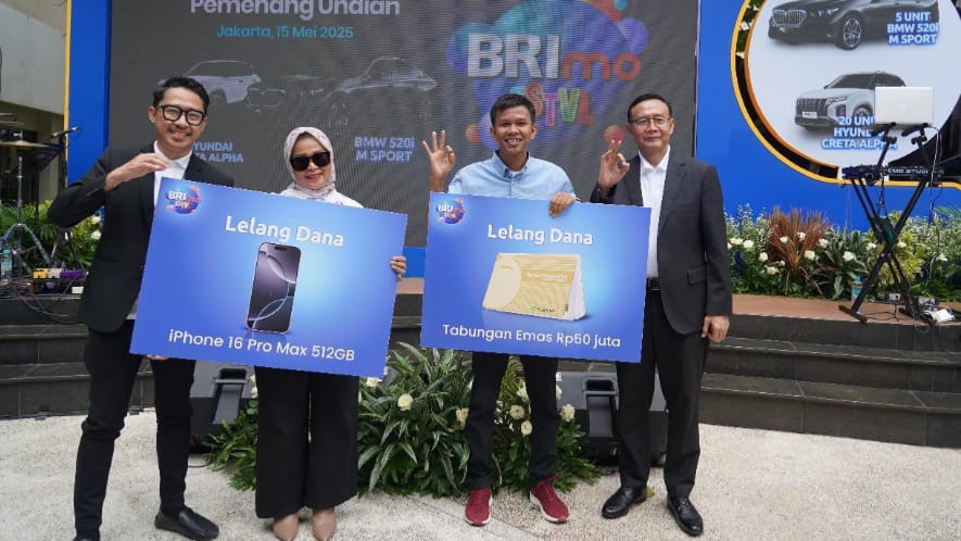 Apresiasi Nasabah Loyal, BRI Serahkan Hadiah BRImo FSTVL 2024 kepada Para Pemenang