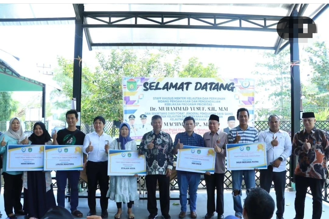 Tingkatkan Kesejahteraan Pengolah - Pemasar Ikan di Kota Prabumulih, KKP Salurkan Bantuan
