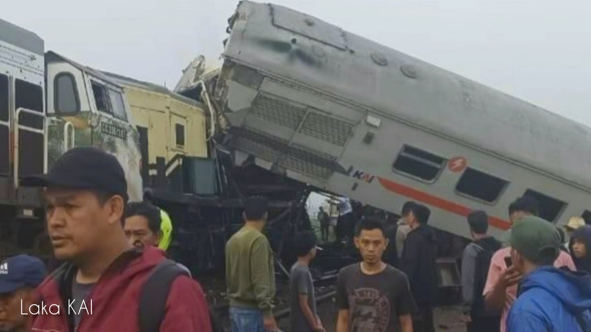 Innalillahi, KA Turangga dan Comuterline Bandung Raya Tabrakan, Sebabkan 3 Orang Meninggal