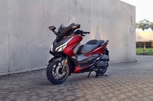 Honda Forza vs Yamaha XMAX 250 dan Kymco Downtown 250i, Perbandingan Motor Matic Premium