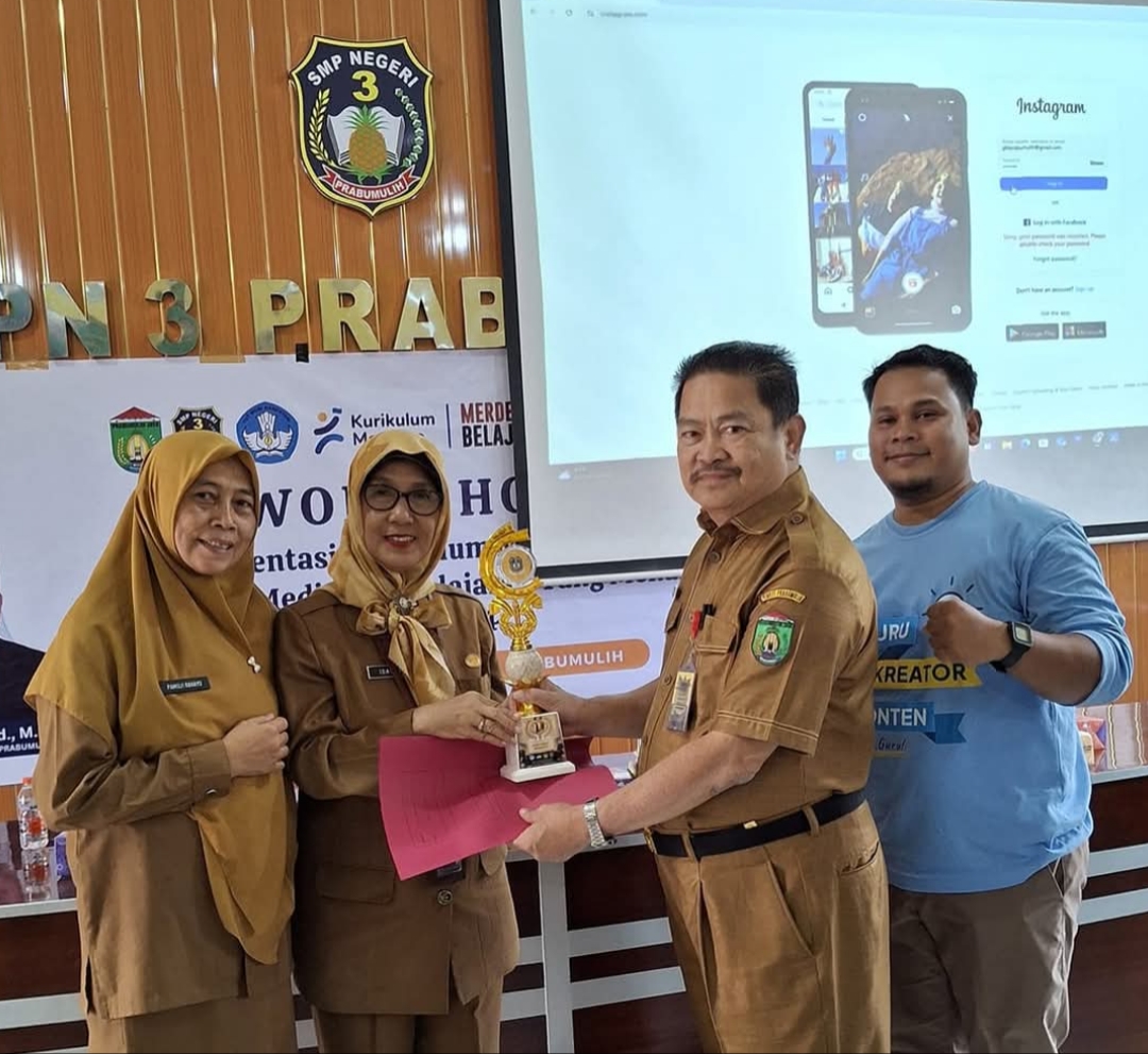 Kepala SMPN 8 Prabumulih Raih Penghargaan Guru Hebat Dedikatif di Hari Guru Nasional 2024