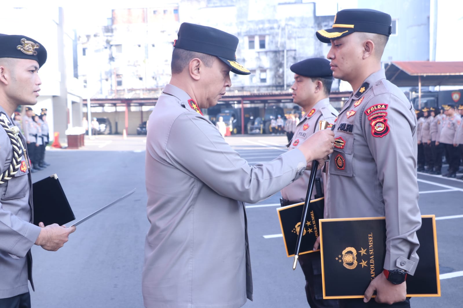 Kompol Candra Kirana Putra Terima PIN Emas Kapolda Sumsel, Ini Prestasinya