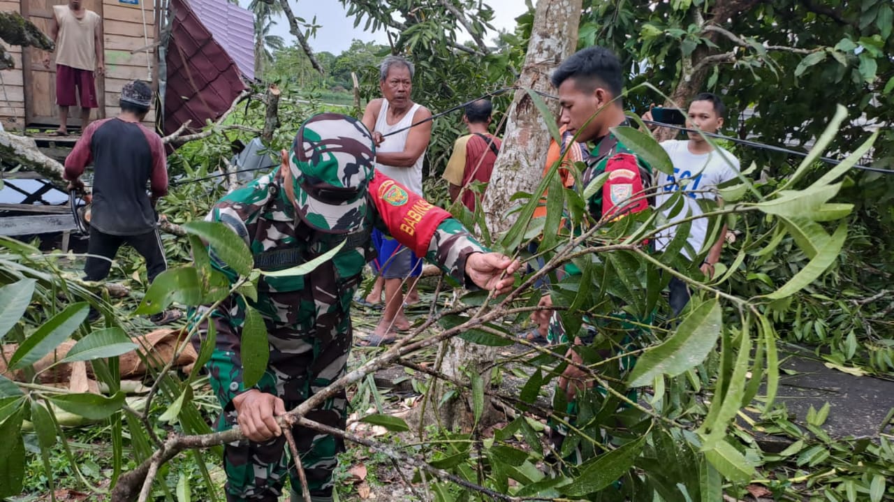 Puluhan Rumah di Kayuagung Disapu Angin Puting Beliung