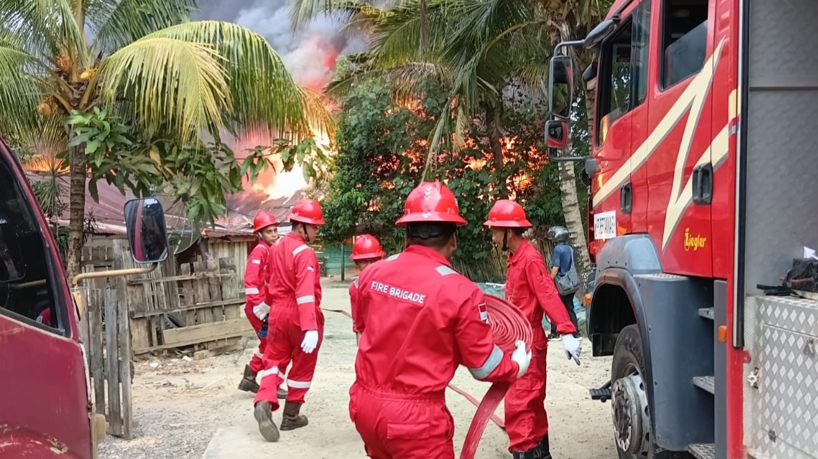 Damkar Pertamina Sigap Padamkan Kebakaran di Prabumulih dan Muara Enim