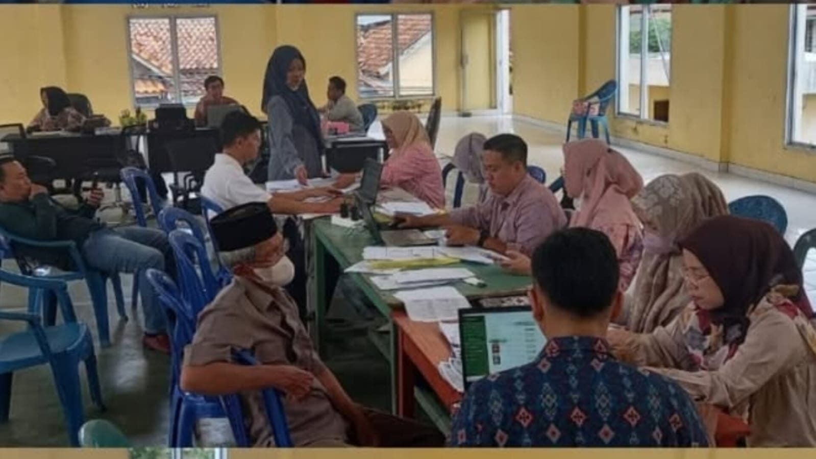 Kelurahan Sidogede Jadi yang Pertama Terima Kartu Keluarga Hasil Pemekaran di Prabumulih