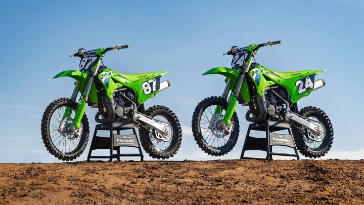 Kawasaki KX112 2026 vs Yamaha YZ112, Mana Motor Trail Mini Pilihanmu