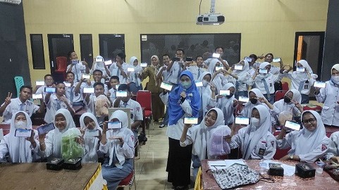 Serba Digital, SMKN 1 Prabumulih Beramai-ramai Unduh Aplikasi Mobile JKN 