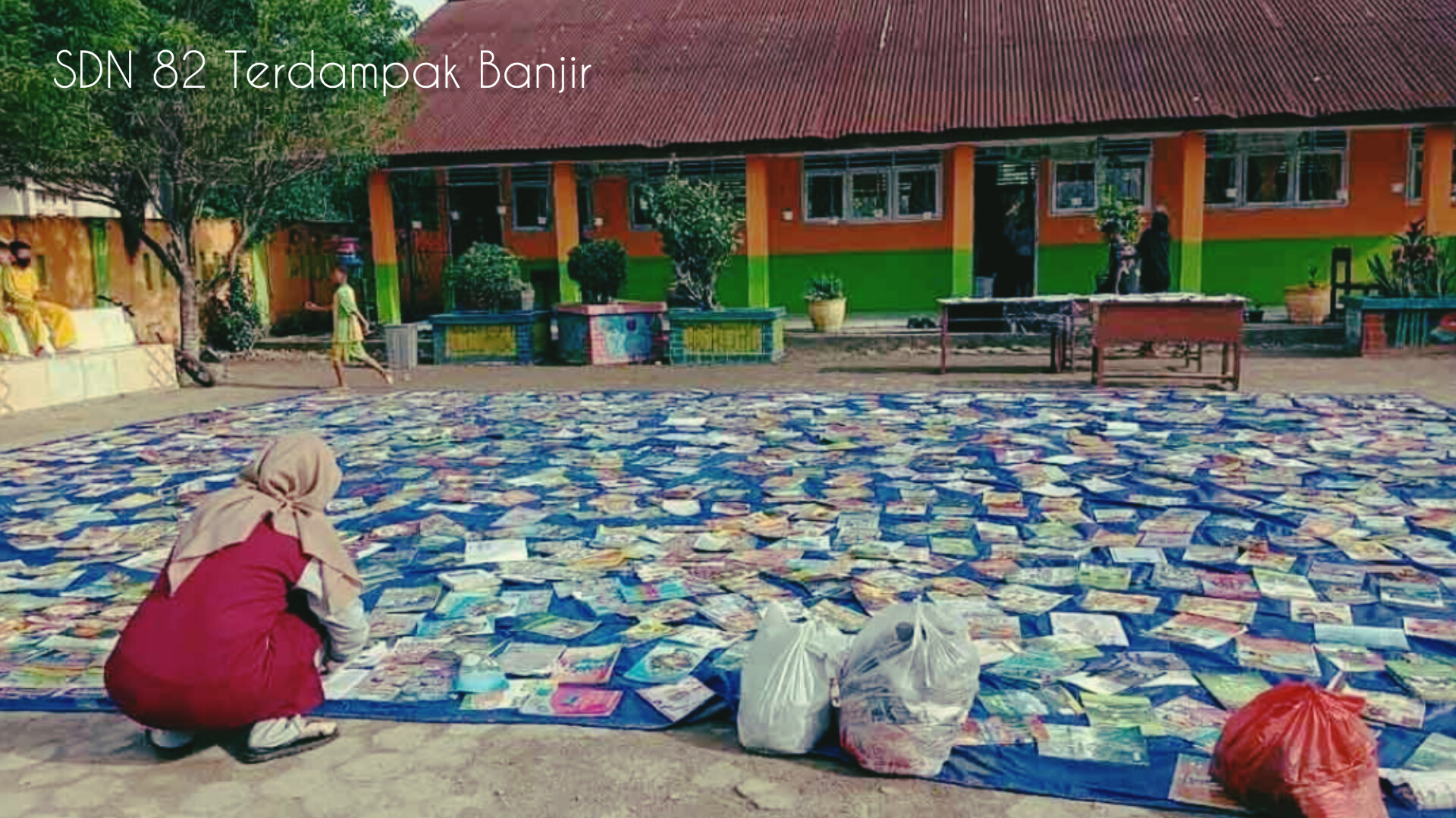 Buku dan Peralatan SDN 82 Prabumulih Terendam Banjir! Sekolah Berbenah, Siswa Kelas Rendah Belajar dari Rumah 