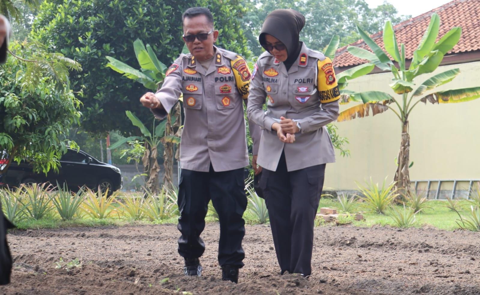 Polres Prabumulih Dukung Ketahanan Pangan dengan Penanaman Bibit Ikan di Kolam Bioflok