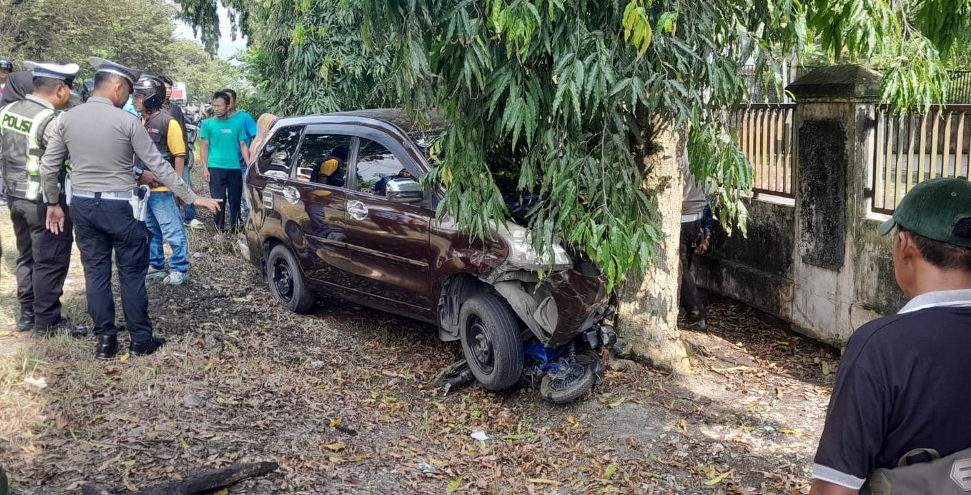 Petugas Kebersihan SD di Prabumulih Tewas Ditabrak Mobil Xenia Saat Bersepeda Listrik, Sempat Dilarikan ke RSUD