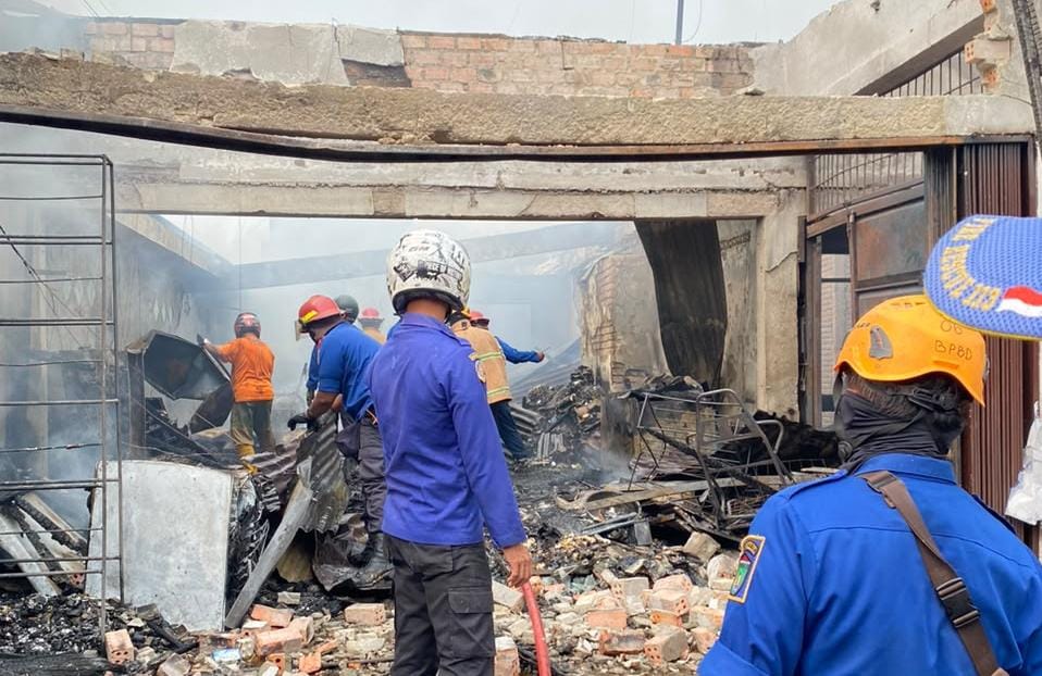 Kebakaran di Prabumulih, Rumah dan Warnet Hangus, Anak Pemilik Alami Luka Bakar