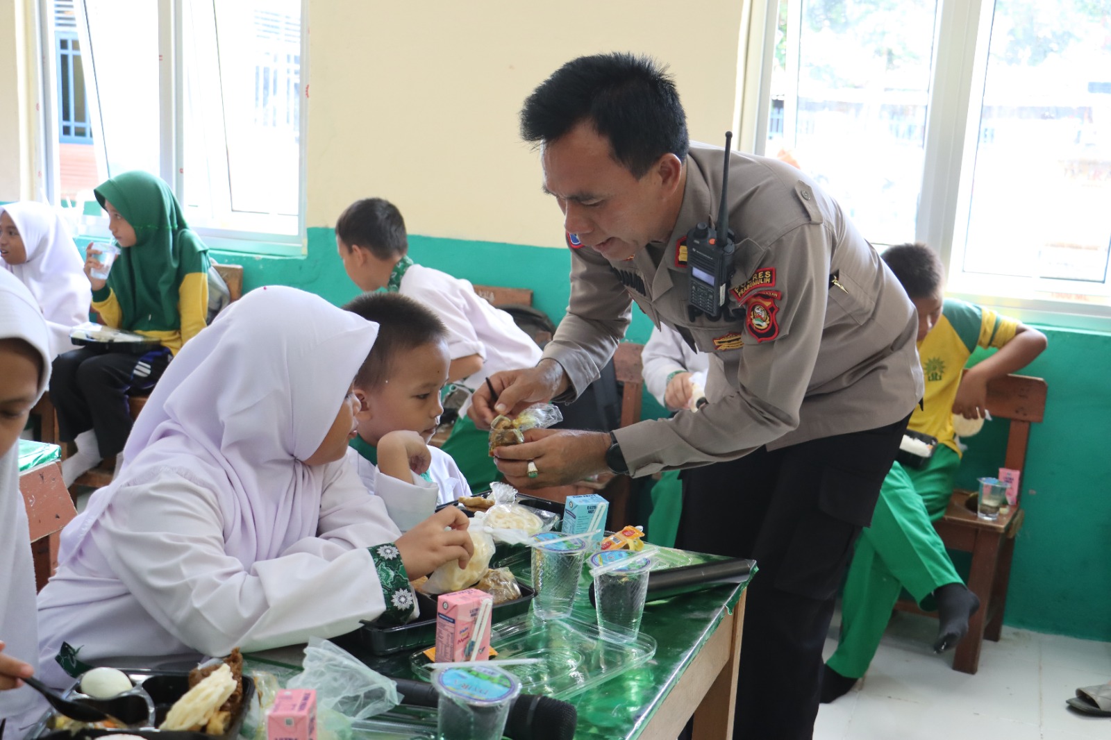 Aksi Sosial Polres Prabumulih, 233 Paket Makanan Sehat untuk Anak Sekolah