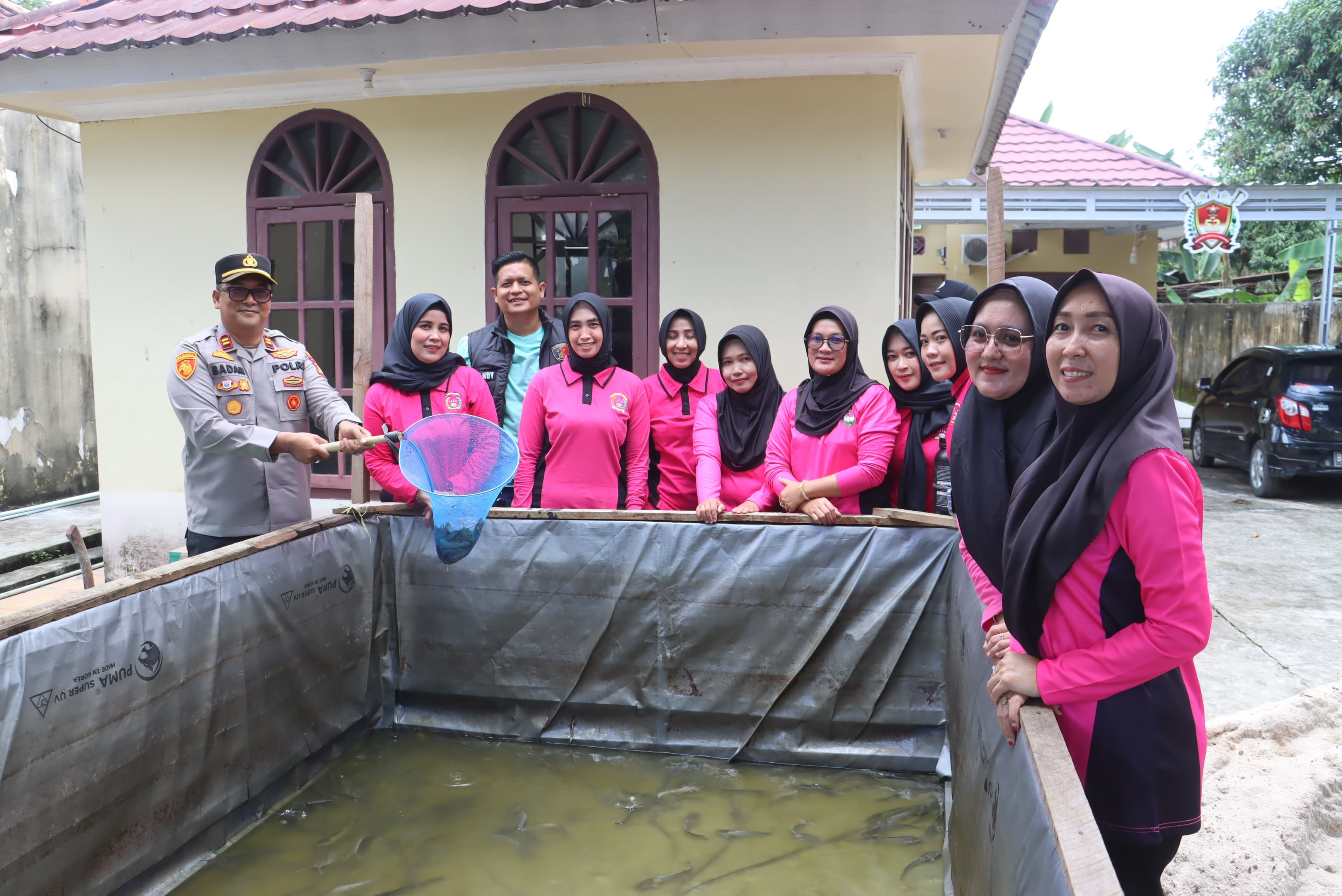 Polri Dukung Ketahanan Pangan, 50 Kg Ikan Lele Dibagikan ke Masyarakat