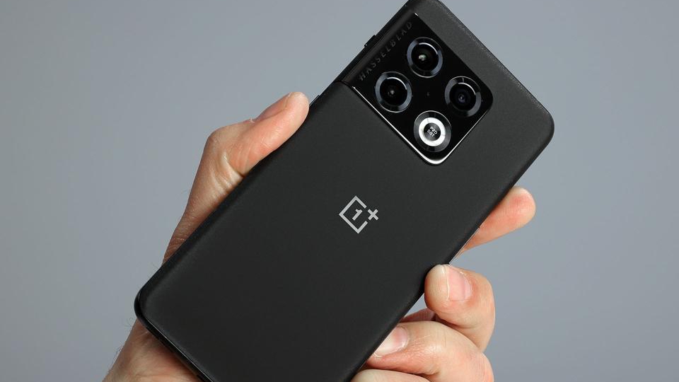 OnePlus 10 Pro, Smartphone Cerdas Dengan Layar Memukau, Masih Wort It di 2024