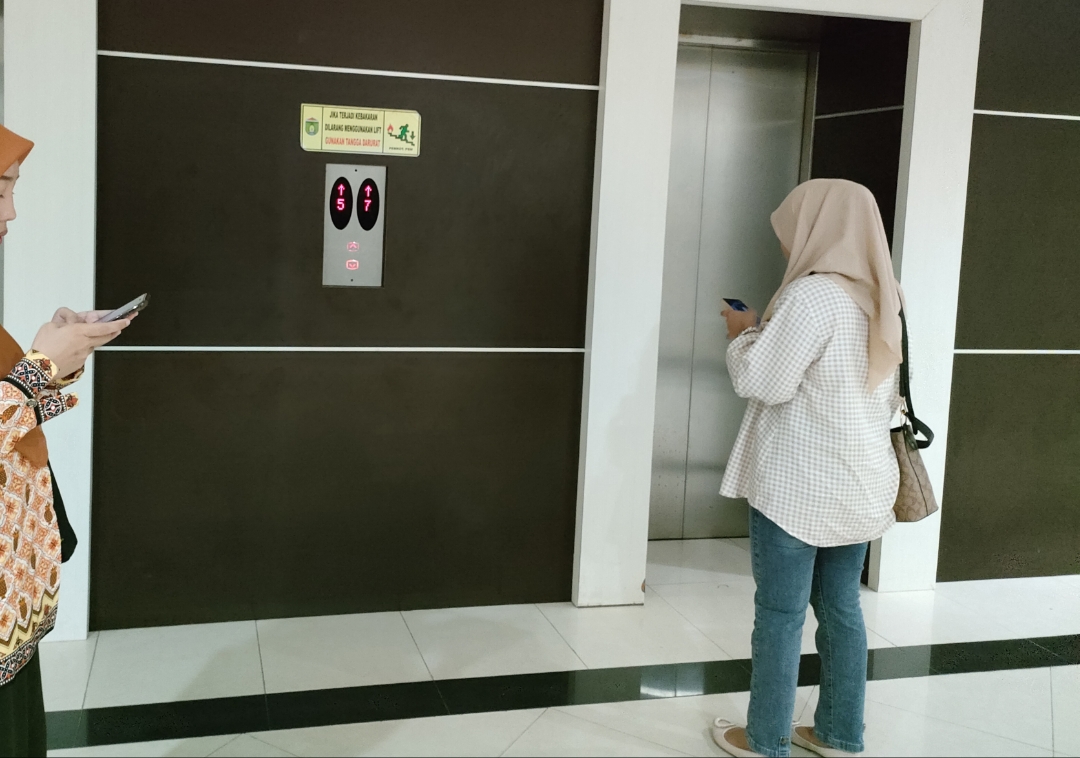 Yes! Lift Pemkot Prabumulih yang Rusak Kembali Berfungsi, Pegawai : Semoga tak Rusak Lagi 