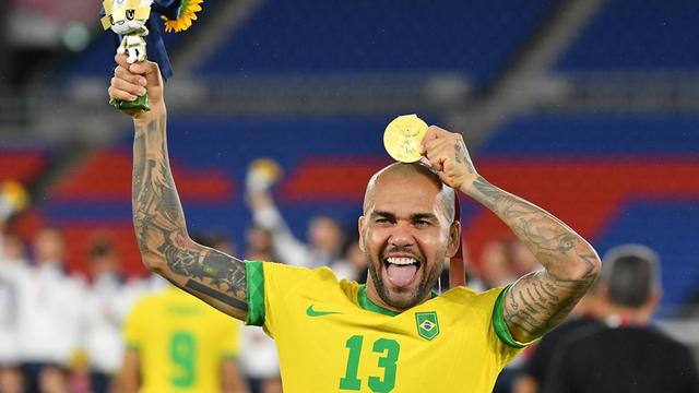 Tite Dikritik Bawa Dani Alves ke Piala Dunia 2022, Ternyata Ini Alasannya!