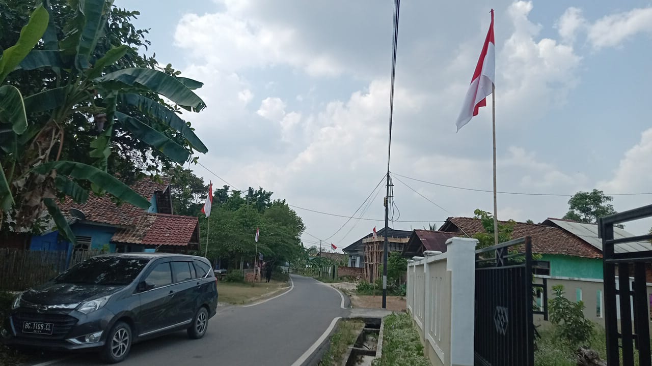 Sambut 17 Agustus, Bendera Merah Putih Warnai Halaman Rumah Warga Bumi Sako Prabumulih 