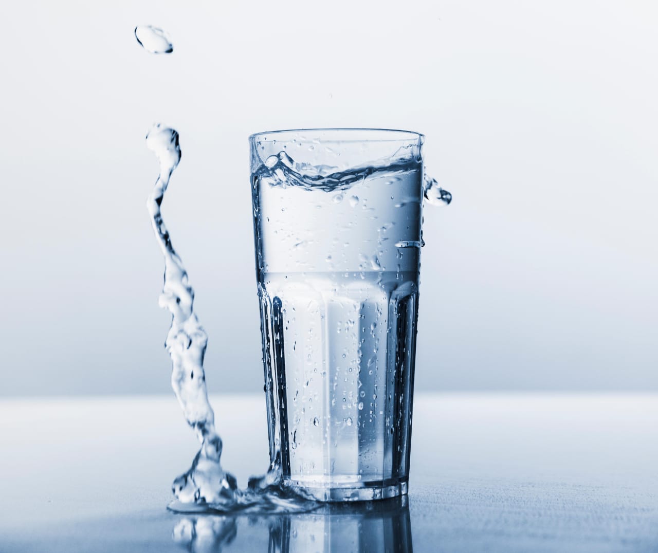 Jarang Minum Air Putih Karena Malas? Nih 5 Bahaya Dehidrasi Untuk Tubuh 