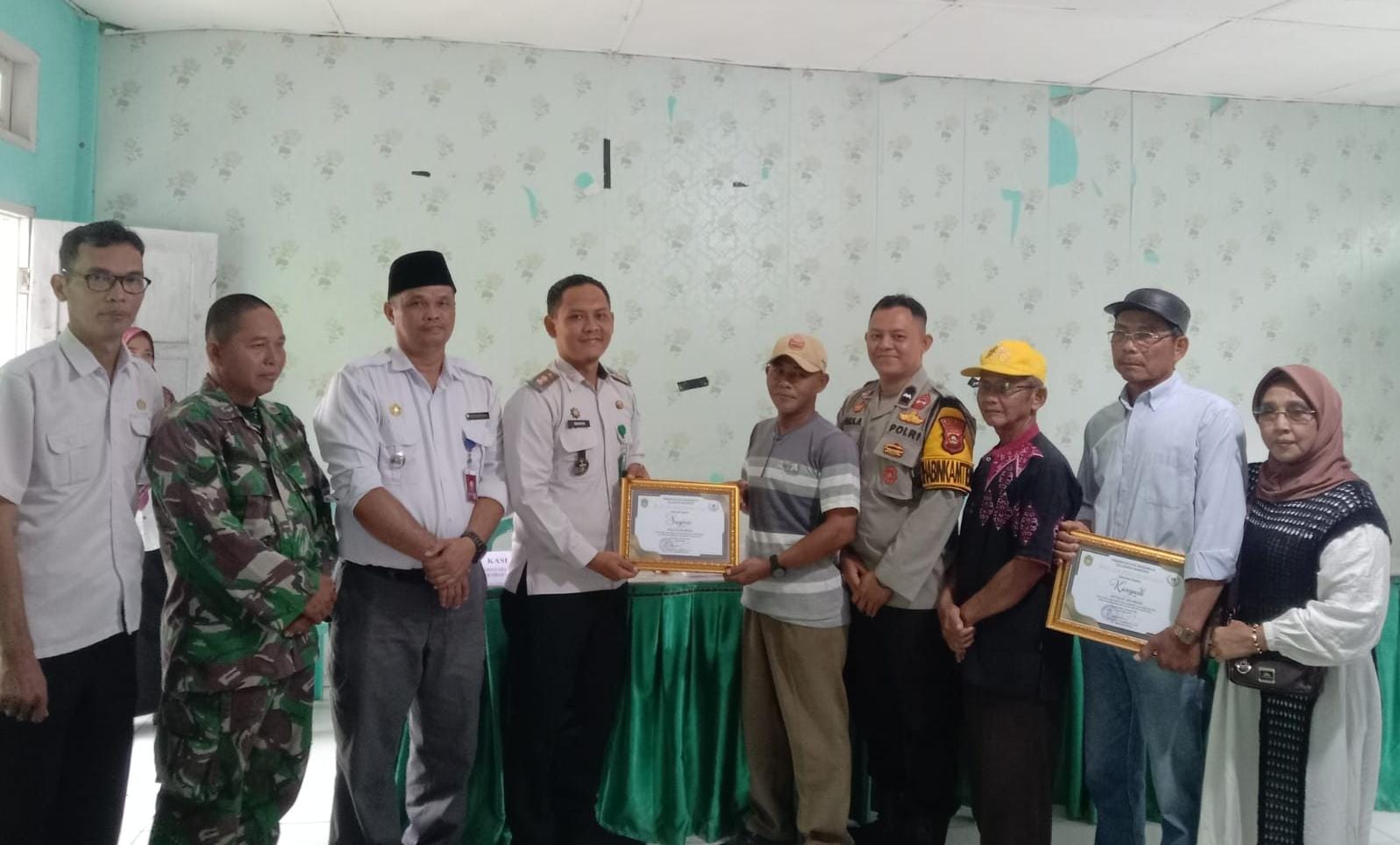 Kelurahan Wonosari Serahkan SK Ketua RT, Dua Wajah Baru Resmi Dilantik