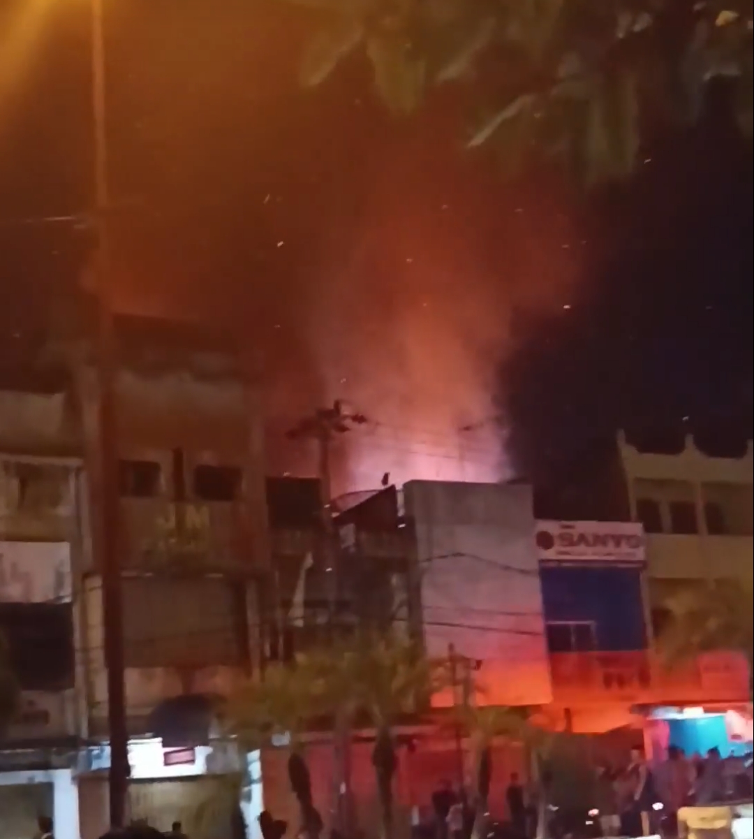﻿Breaking News, Kebakaran Hebat di Lorong RM 99 