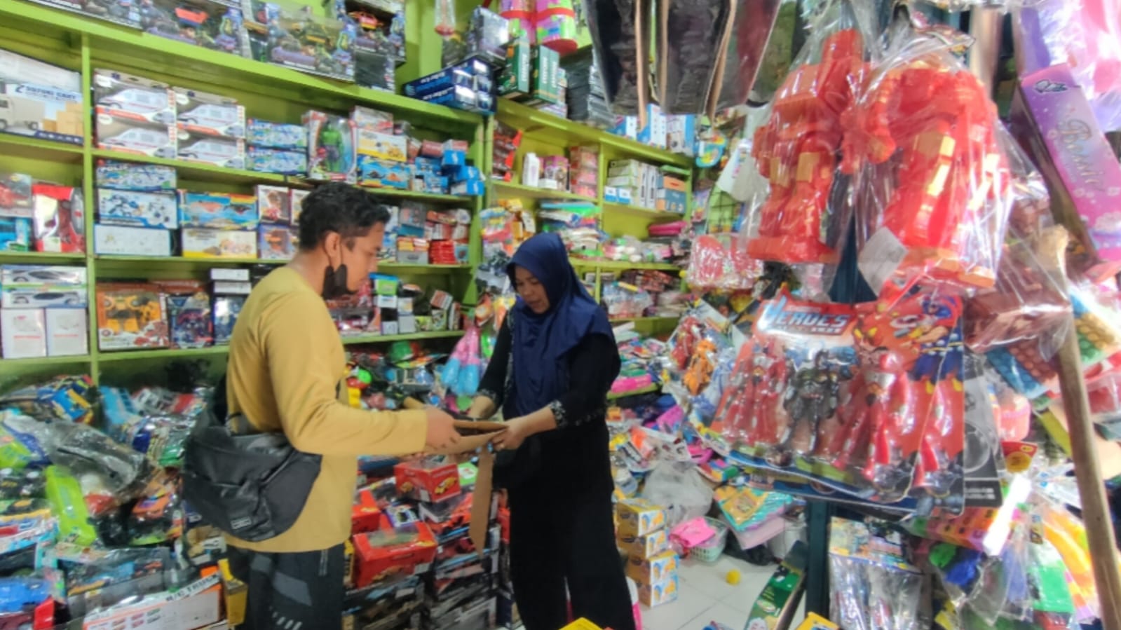 Penjualan Mainan di Prabumulih Tak Seramai Dulu, Pedagang : Anak Sekarang Main Handphone 