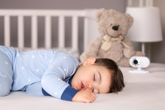 Cara Mengajarkan Bayi Tidur Sendiri, Pilih Metode Sleep Training yang Tepat