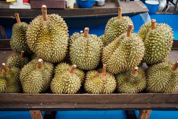 5 Minuman yang Sebaiknya Dihindari Saat Menikmati Durian