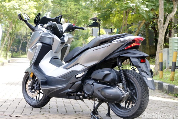 Honda Forza 2026 vs Yamaha XMAX 250, Duel Motor Premium Kelas Atas Tahun Ini