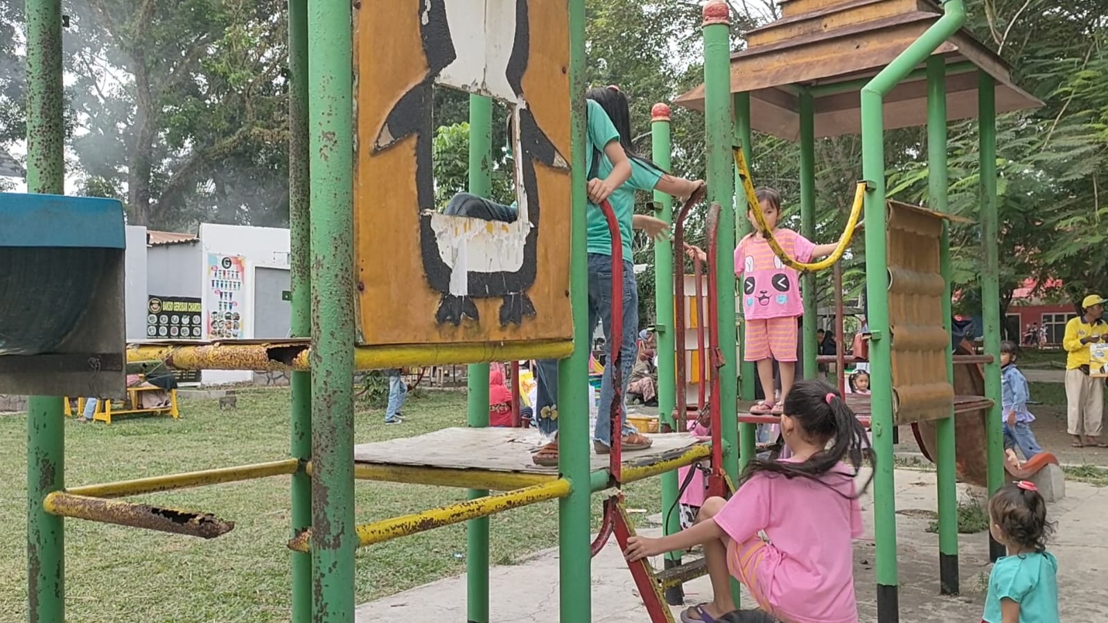 Membahayakan, Fasilitas Permainan Anak Taman Kota Banyak Rusak