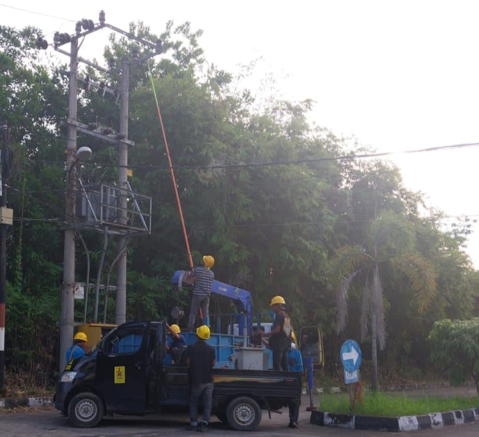 Listrik di Prabumulih Mati Hampir 24 Jam, Pekerjaan Rumah Terganggu Warga Pilih Ngungsi 