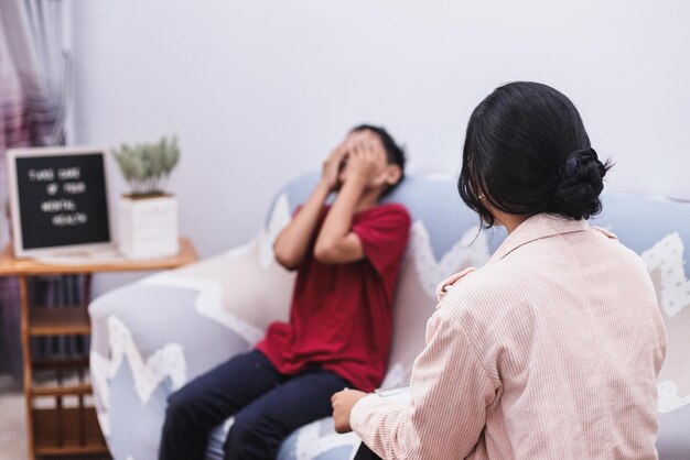 Bukan Cuma Diam, Ini Cara Menghentikan Silent Treatment dalam Hubungan