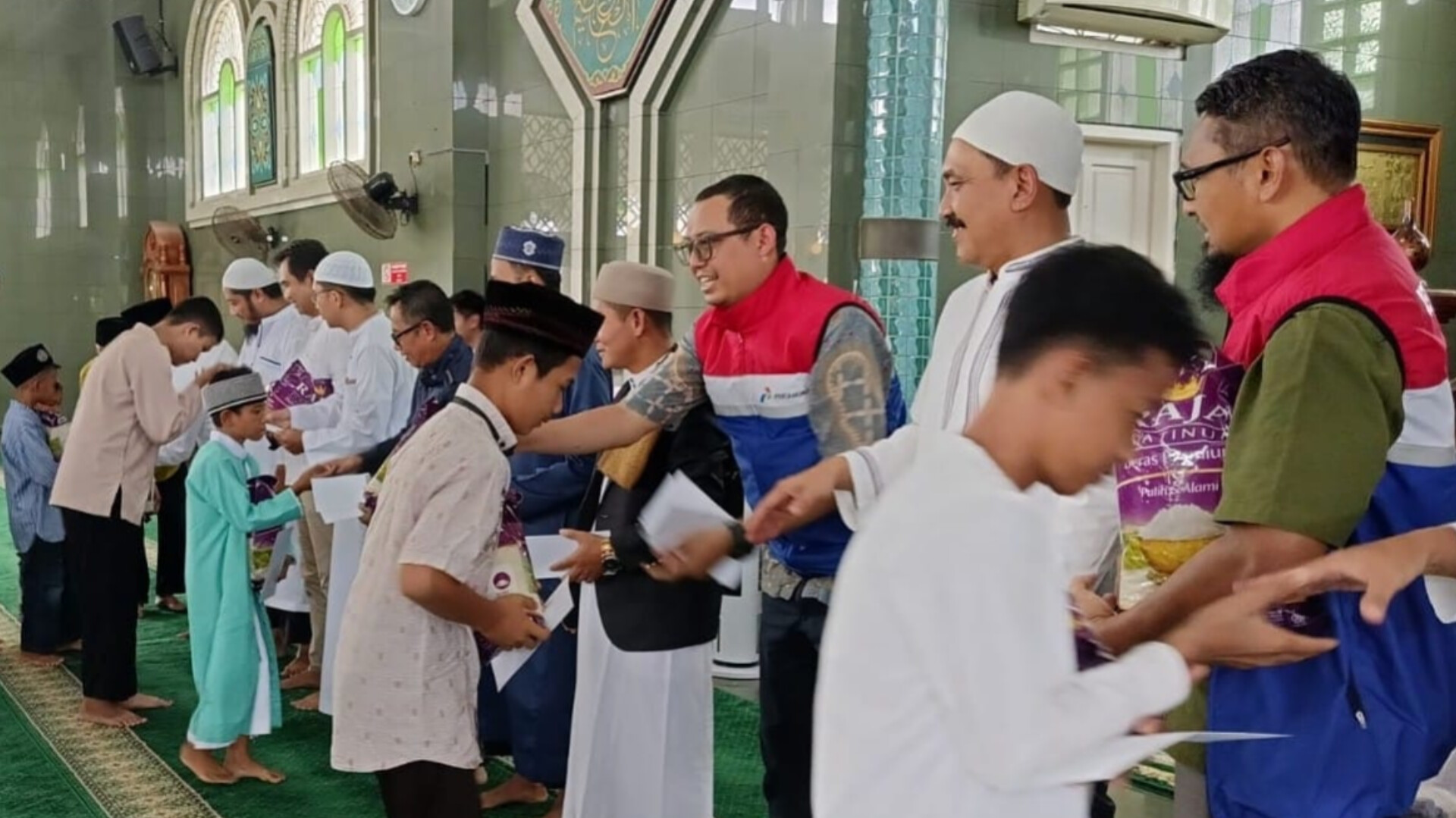 PHR Zona Rokan Gelar Doa Bersama, Santuni Anak Yatim di Masjid Darussalam