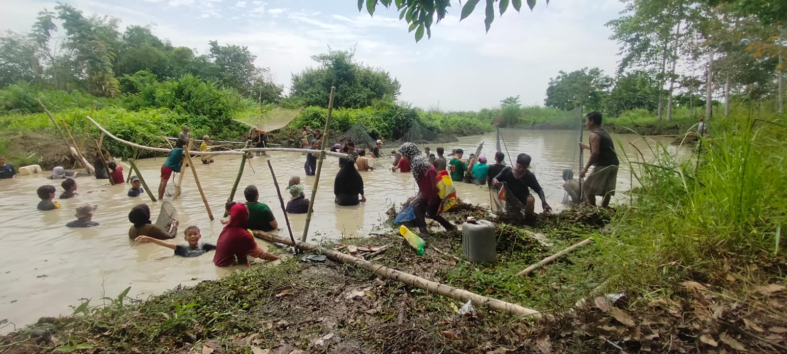 Upacara Mubus Babak, Tradisi Menangkap Ikan di Sumatera Selatan