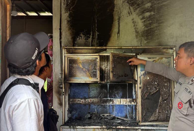 Dapur Rumah di Petanang Ludes Terbakar, Warga Bergerak Cepat Padamkan Api
