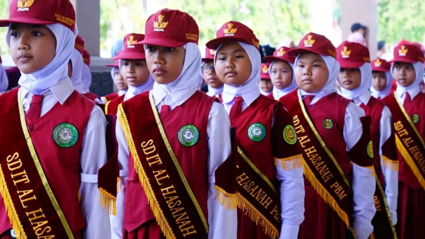 IT Al Hasanah Prabumulih Raih Juara Lomba Gerak Jalan HUT RI ke-81
