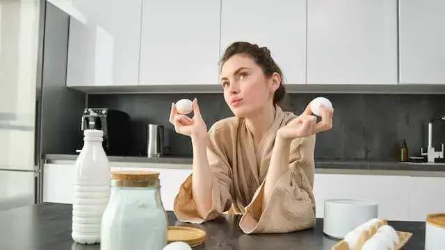 Manfaat Masker Putih Telur untuk Kulit Wajah dan Risiko Penggunaannya