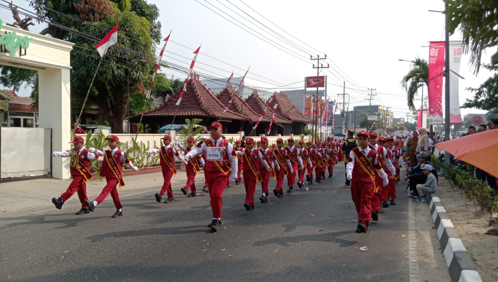 Kumpul Usai Subuh, SD IT Al-Hasanah Prabumulih Antusias Ikuti Gerak Jalan