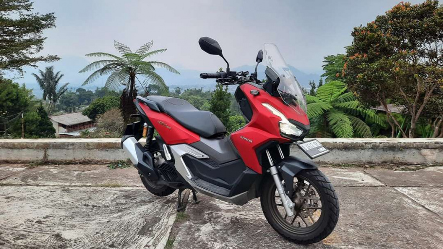 Honda ADV160 vs Yamaha Aerox 155, Lebih Pilih Motor Touring Mana