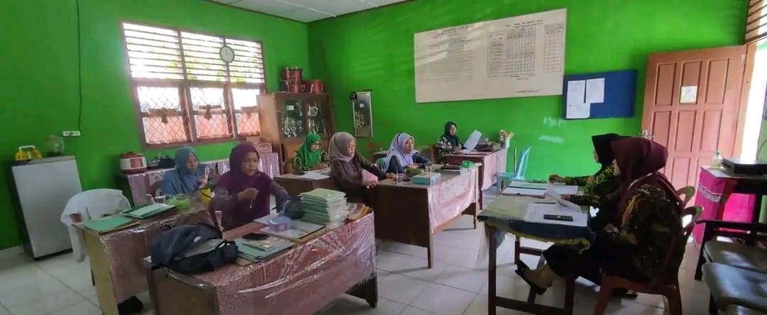 Ini Hal yang Dibahas Dalam Rapat Bulanan ini di MTs Amal Bakti