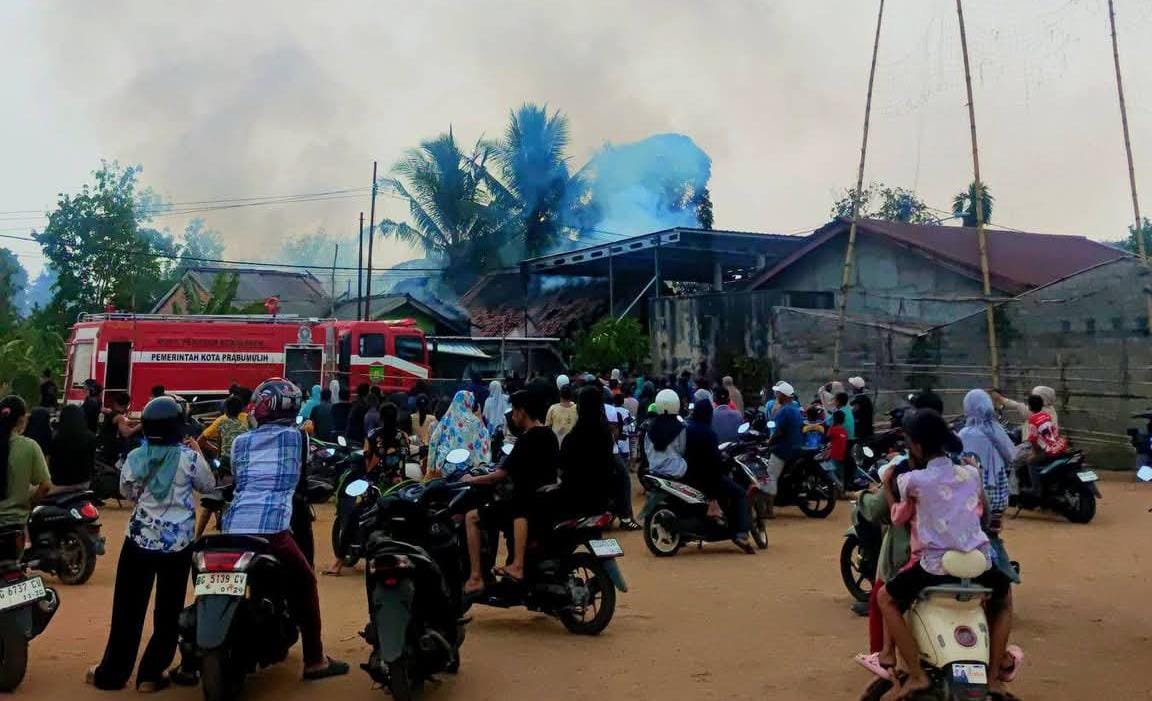 Rumah Personel Polres Prabumulih Terbakar di Talang Sako, Satu Mobil Tetangga Ikut Hangus