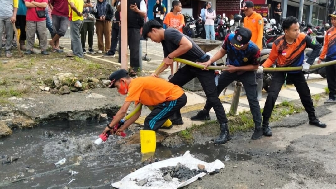 Wali Kota Prabumulih Turun Tangan Atasi Masalah Drainase di Jalan Sudirman